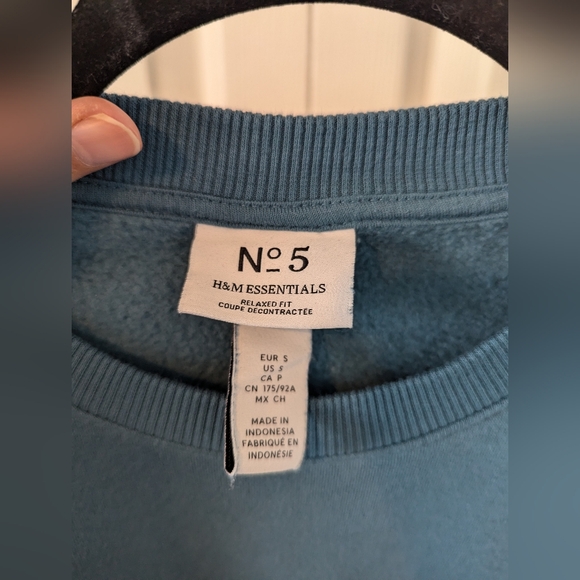 3/$20! H&M Mens Basic Crewneck Sweatshirt - Teal - Picture 8 of 13